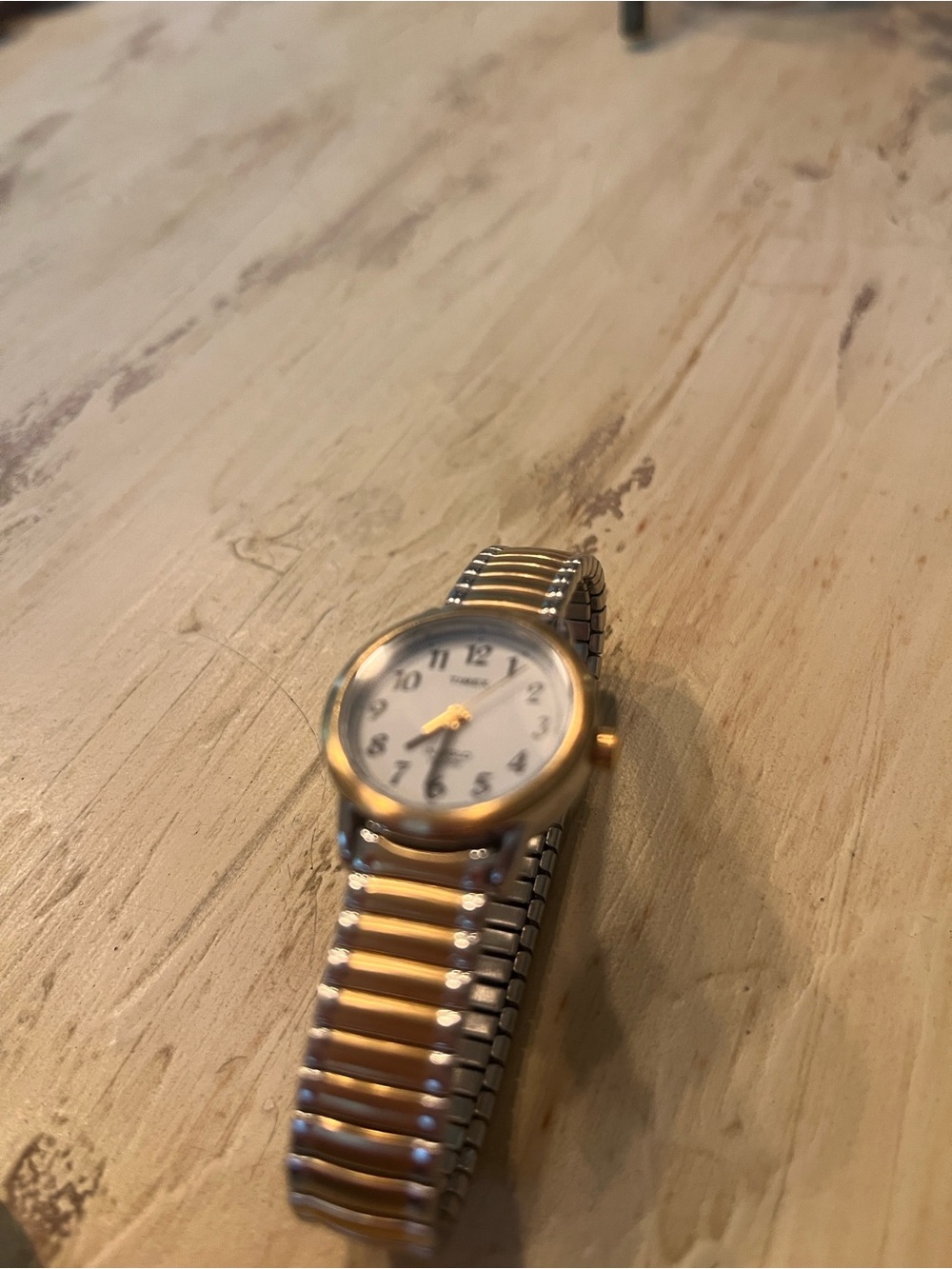 Timex gold and silver women’s wristwatch. - Picture 2 of 4